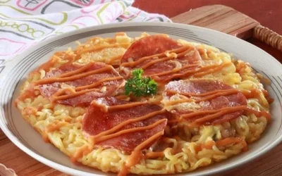 Cara Membuat Pizza Mie, Nikmat Disantap Saat Hujan