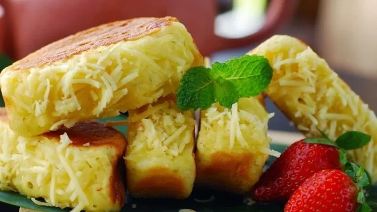 Resep dan Cara Membuat Kue Pukis Menul Taburan Keju Parut