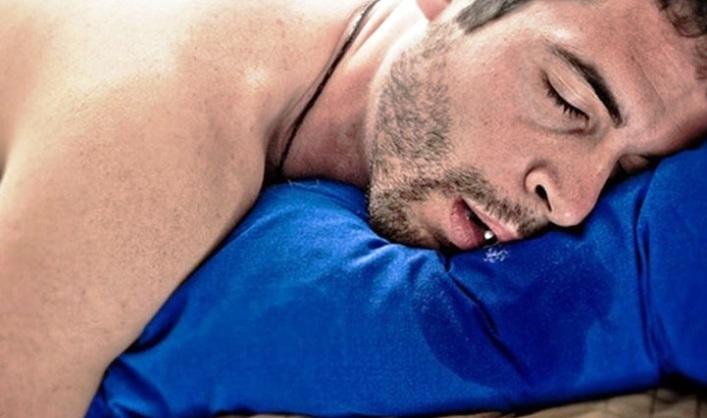 Tips dan Cara Menghilangkan Kebiasaan Ngiler Saat Tidur