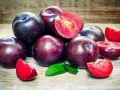 Manfaat Buah Plum Kering untuk Diet Paling Ampuh