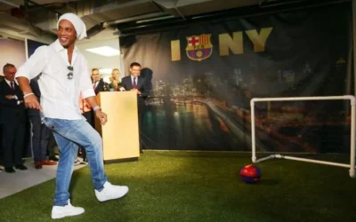 Ronaldinho Pensiun dari Sepak Bola Profesional