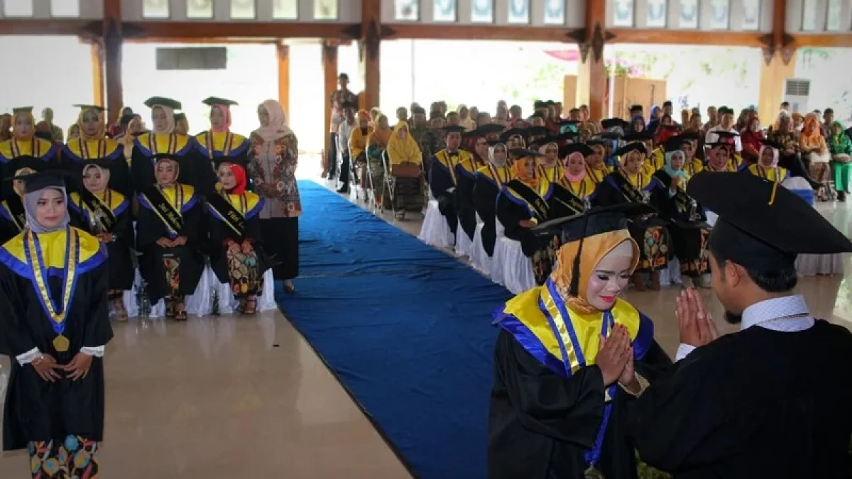 55 Wisudawan Akper Yappi Sragen Gelar Wisuda