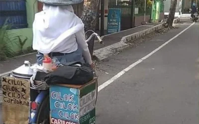Ida Ayu, Siswi SMK Karanganyar Yang Berjualan Cilok Keliling Untuk Hidupi Sang Adik
