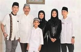 Foto Syakir Daulay Bersama Keluarga