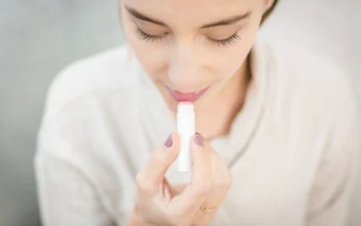 7 Tips Merawat Bibir Pecah-pecah Agar Kembali Lembap Alami