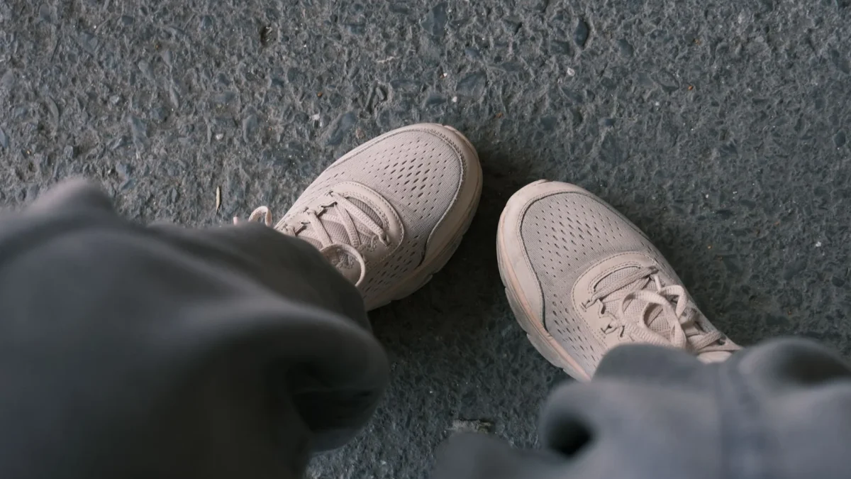 Sepatu Sneakers Paling Nyaman untuk Aktivitas Harian yang Padat