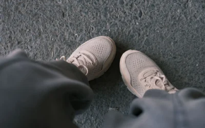Sepatu Sneakers Paling Nyaman untuk Aktivitas Harian yang Padat