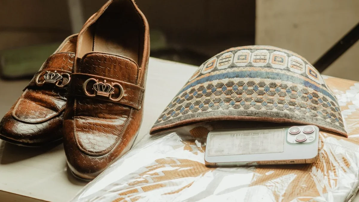 Padu Padan Gaya Busana Vintage Pria yang Klasik dan Rapi