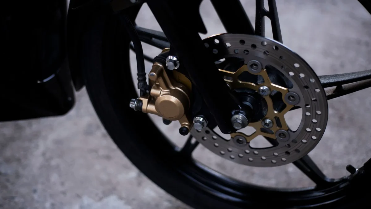 Penyebab Rem Motor Terasa Blong dan Trik Mengatasinya